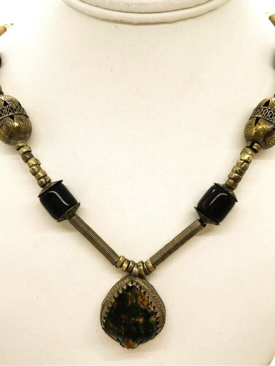 Vintage Bloodstone Jasper Pendant Necklace Green Ethnic Brass Beads Tribal - Picture 4 of 15